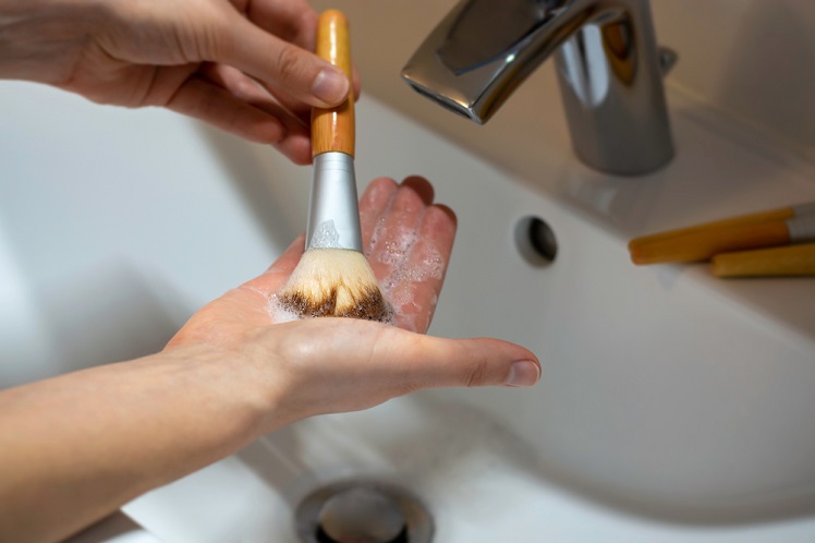 how to dispose of makeup brushes